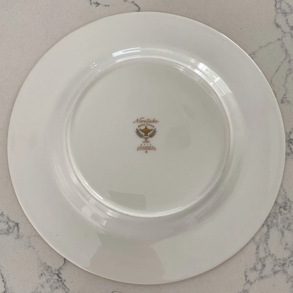 Noritake Fitzgerald | Set of 4 Bone China Salad Plates (Marbled Green/Gold)